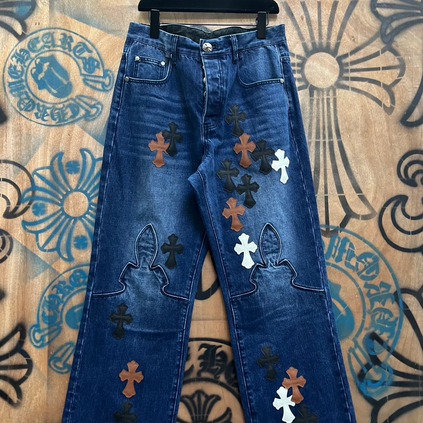 P720 Chrome Hearts Limited Series New City Limited Jeans Chrome Hearts City Limited Jeans vintage levis American made 501 505 517 base version remake Levis American made 501 base version Imported sheepskin 925 silver remake Customers provide waist and trousers length or height and weight The studio will select the most suitable base version for you to remake There are many people doing remakes in the market Don’t belittle or comment The difference is visible to the naked eye See more and compare for yourself #CHROME HEARTS Unisex style